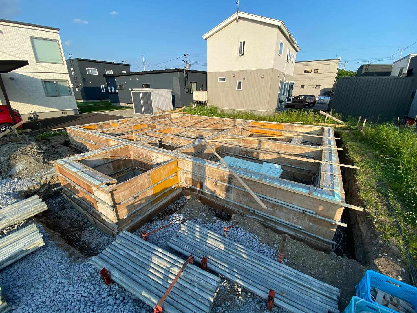 今日も元気いっぱいに、江別市で進行中の建築現場をご紹介します
