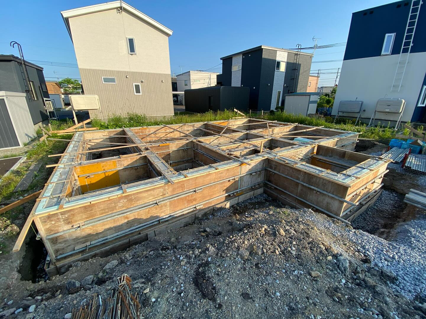 今日も元気いっぱいに、江別市で進行中の建築現場をご紹介します