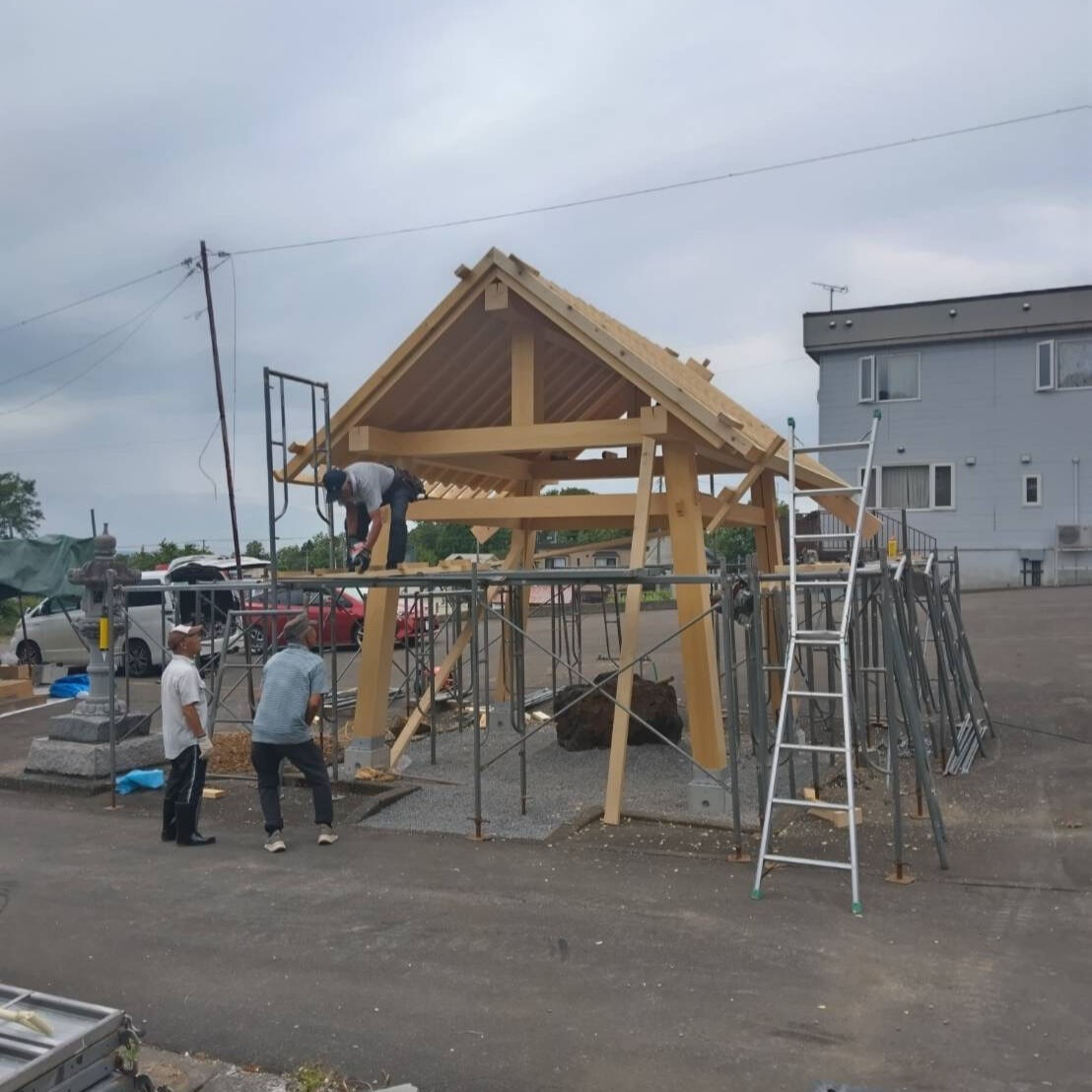 皆さん、こんにちは！🖐️奈井江神社の手水舎が着々と完成に向か