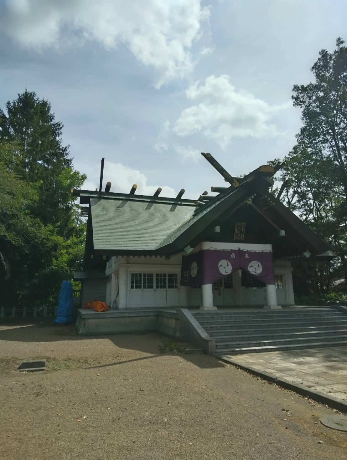 過去には、弊社代表が砂川神社の屋根改修を担当したことがありま