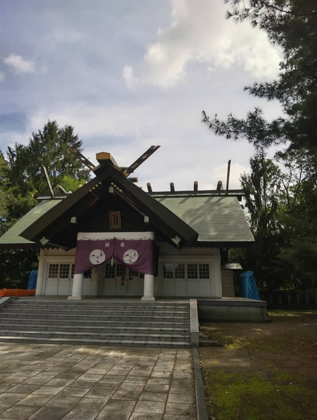 過去には、弊社代表が砂川神社の屋根改修を担当したことがありま