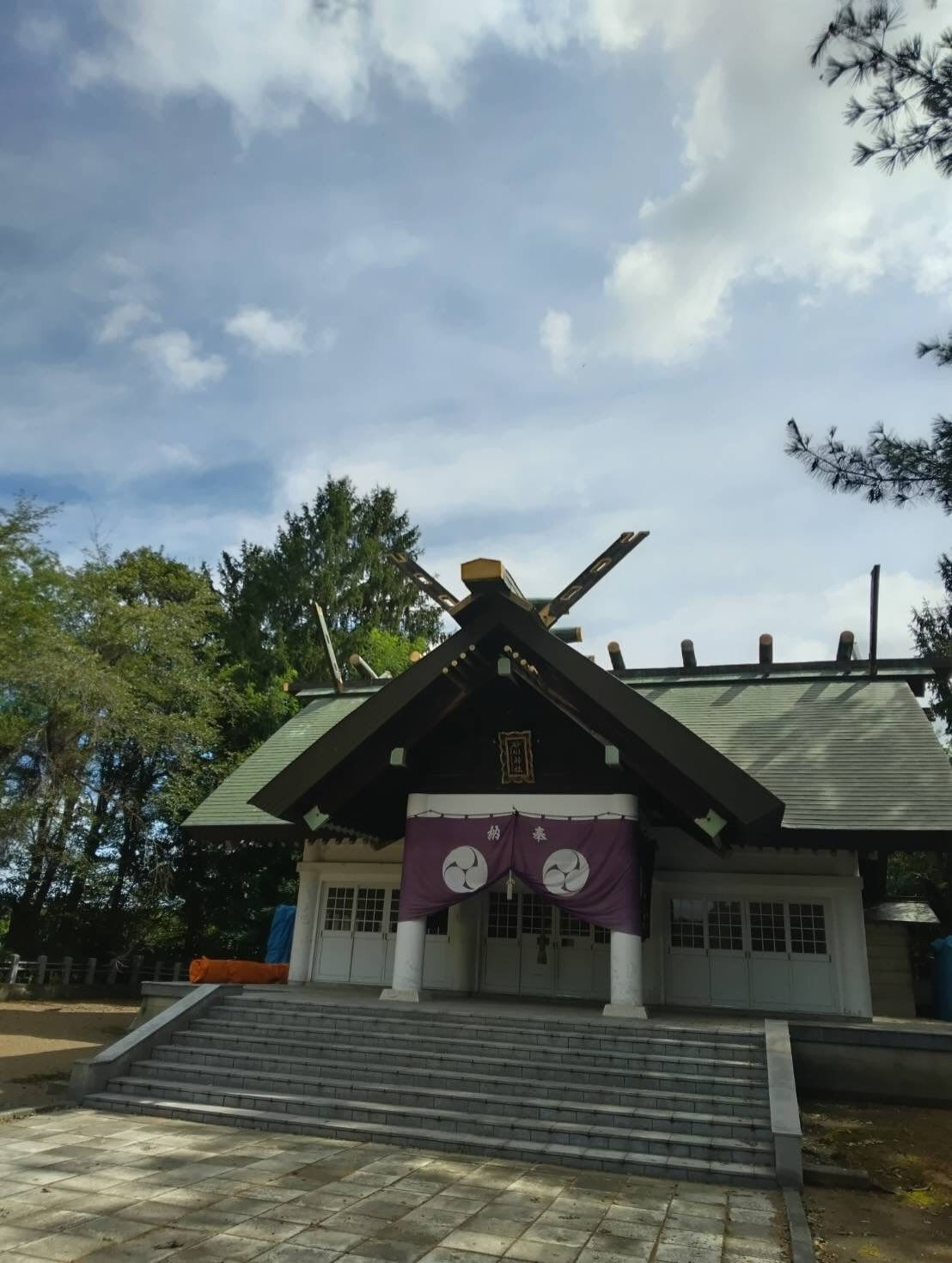 過去には、弊社代表が砂川神社の屋根改修を担当したことがありま